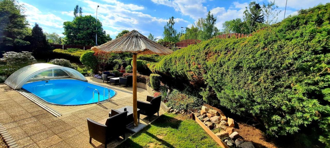 Pool Apartment *